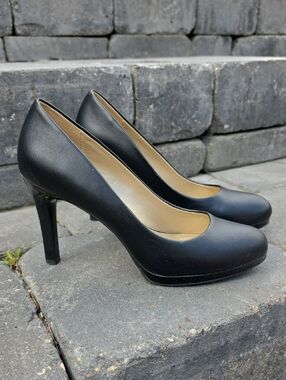 Bandolino Black Round-Toe High Heel Pumps